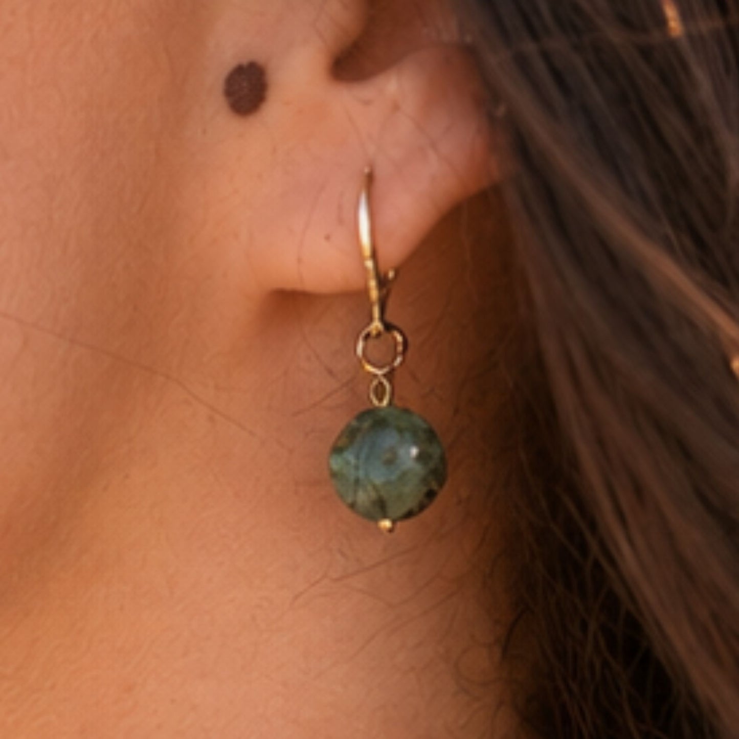 boucles-emeraude-douce-portees-femme-soleah