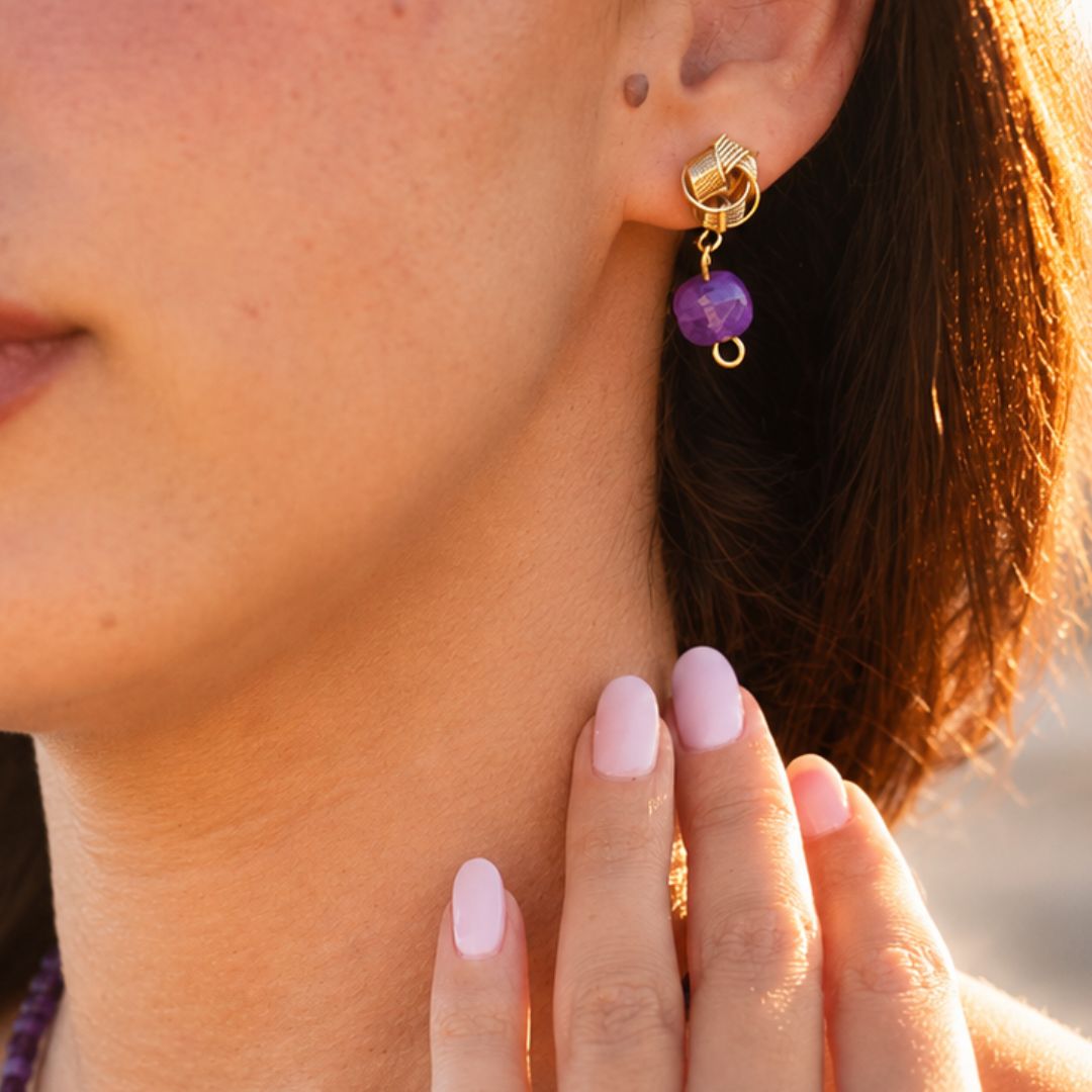 Boucles d'oreilles Murmure Violet en améthyste de Maison Soléah au style raffiné et féminin